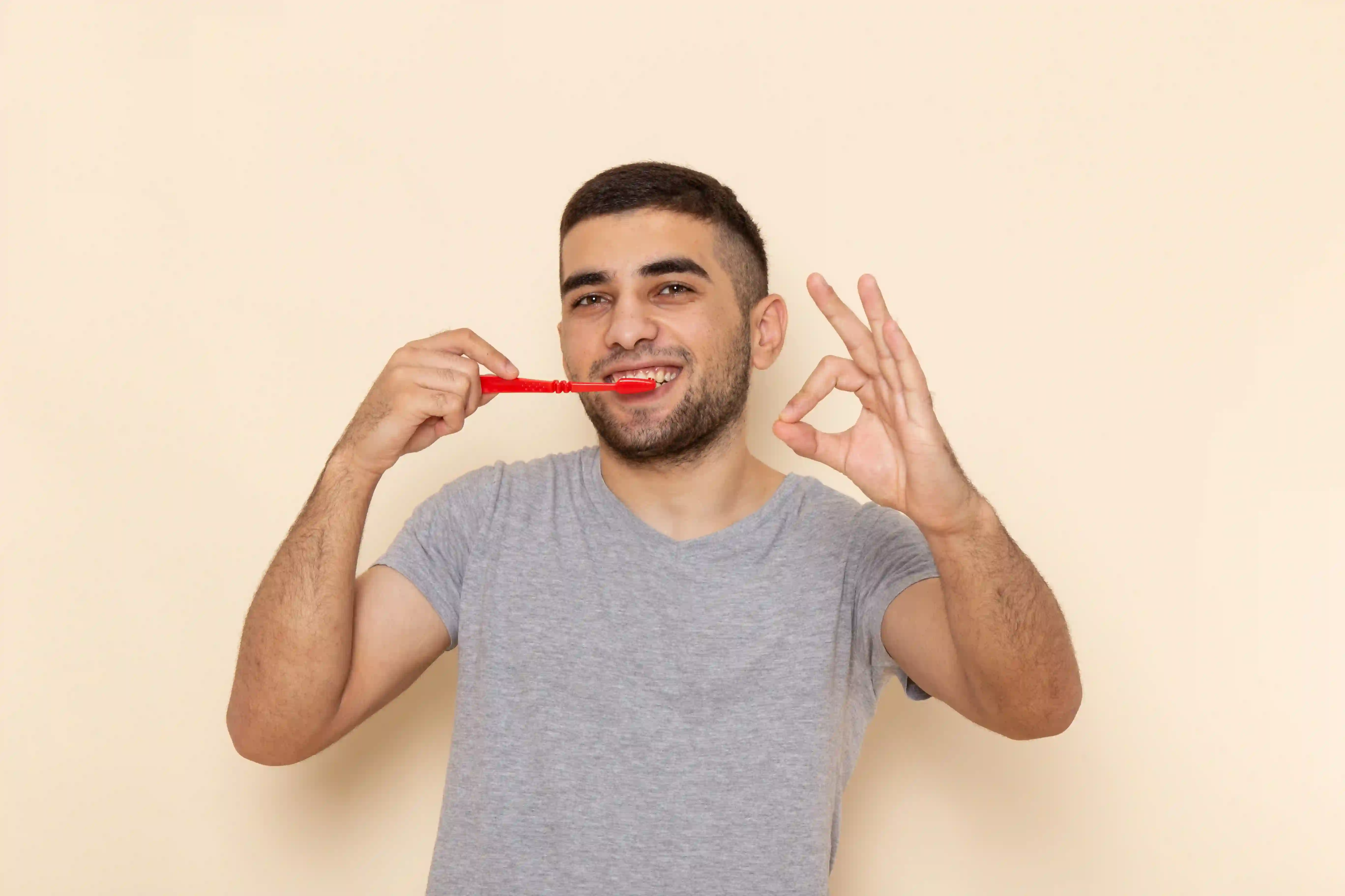 Comment bien se brosser les dents : le guide complet pour une hygi